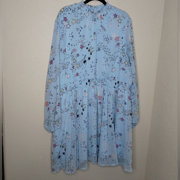 Torrid Mini Clipdot Blouson Sleeve Mock Neck Skater Dress in Cosmic Stars 4X - Picture 2 of 10